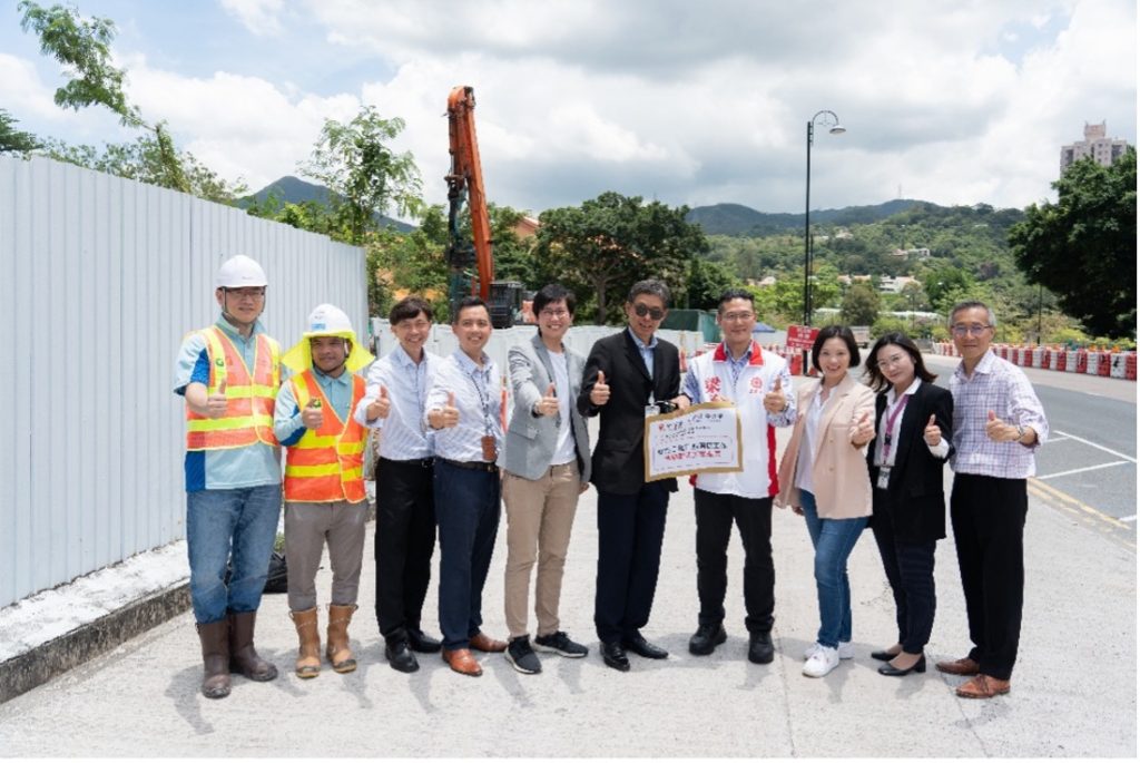 與立法會議員視察工地