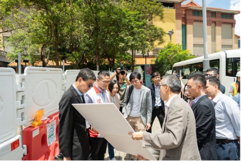与立法会议员视察工地