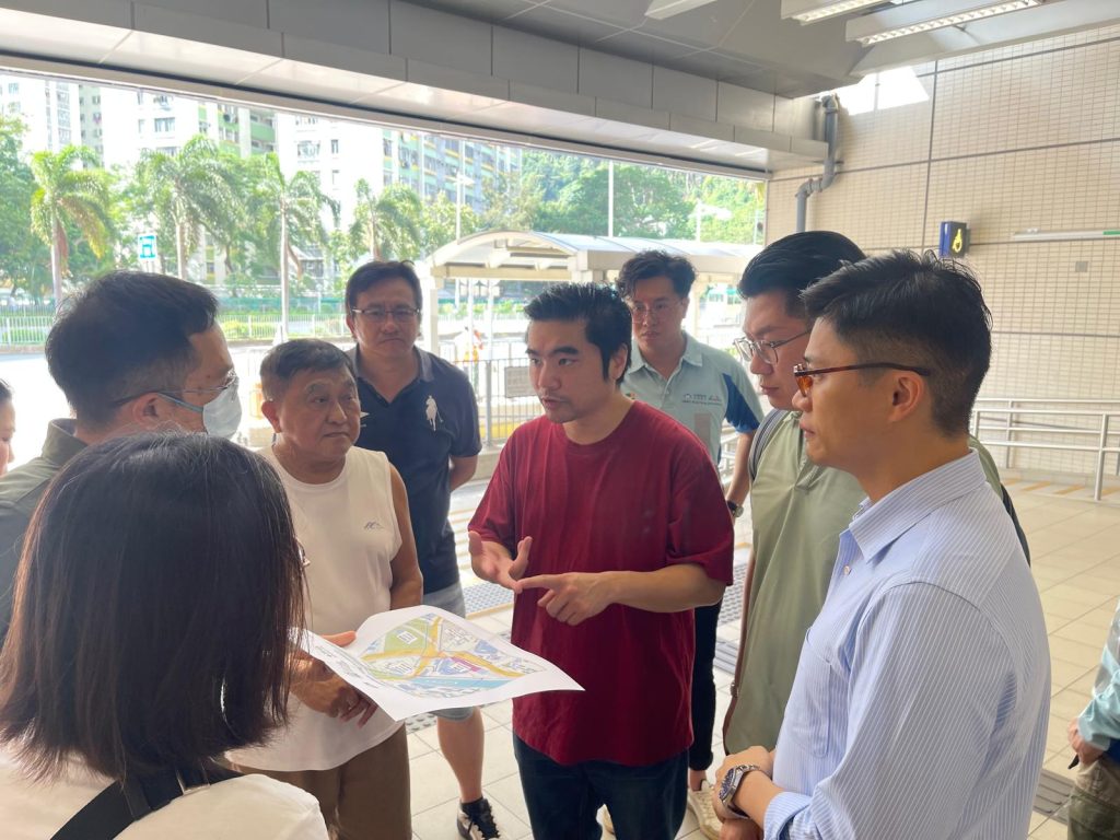 與沙田區議員及沙田頭村代表視察行人設施封閉安排