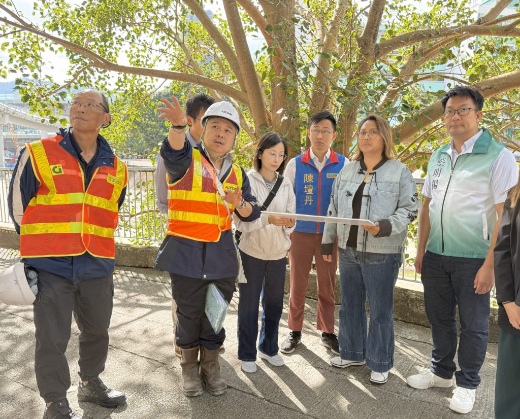 Site visit with STDC members to the sitting-out area near Pok Ngar Villa